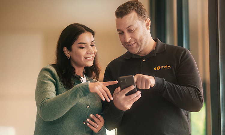 Učinite njihov dom pametnijim kako biste unaprijedili svoje poslovanje zahvaljujući TaHoma® switch pametnoj kontroli